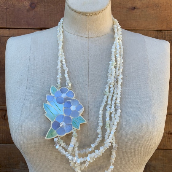 Vintage Shell Statement Necklace - Picture 2 of 7